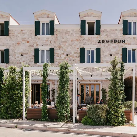 Armerun Heritage & Residences 4* Σίμπενικ