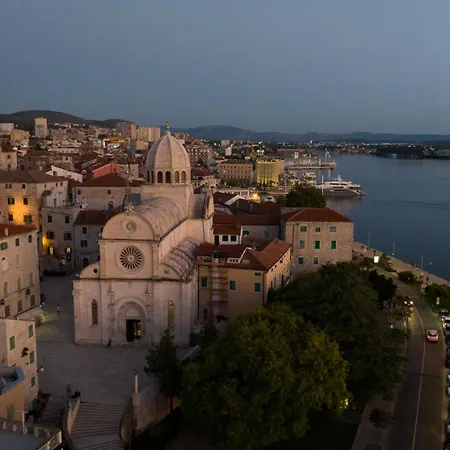Armerun Heritage & Residences Σίμπενικ