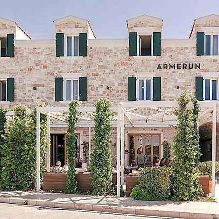 Armerun Heritage & Residences 4* Σίμπενικ